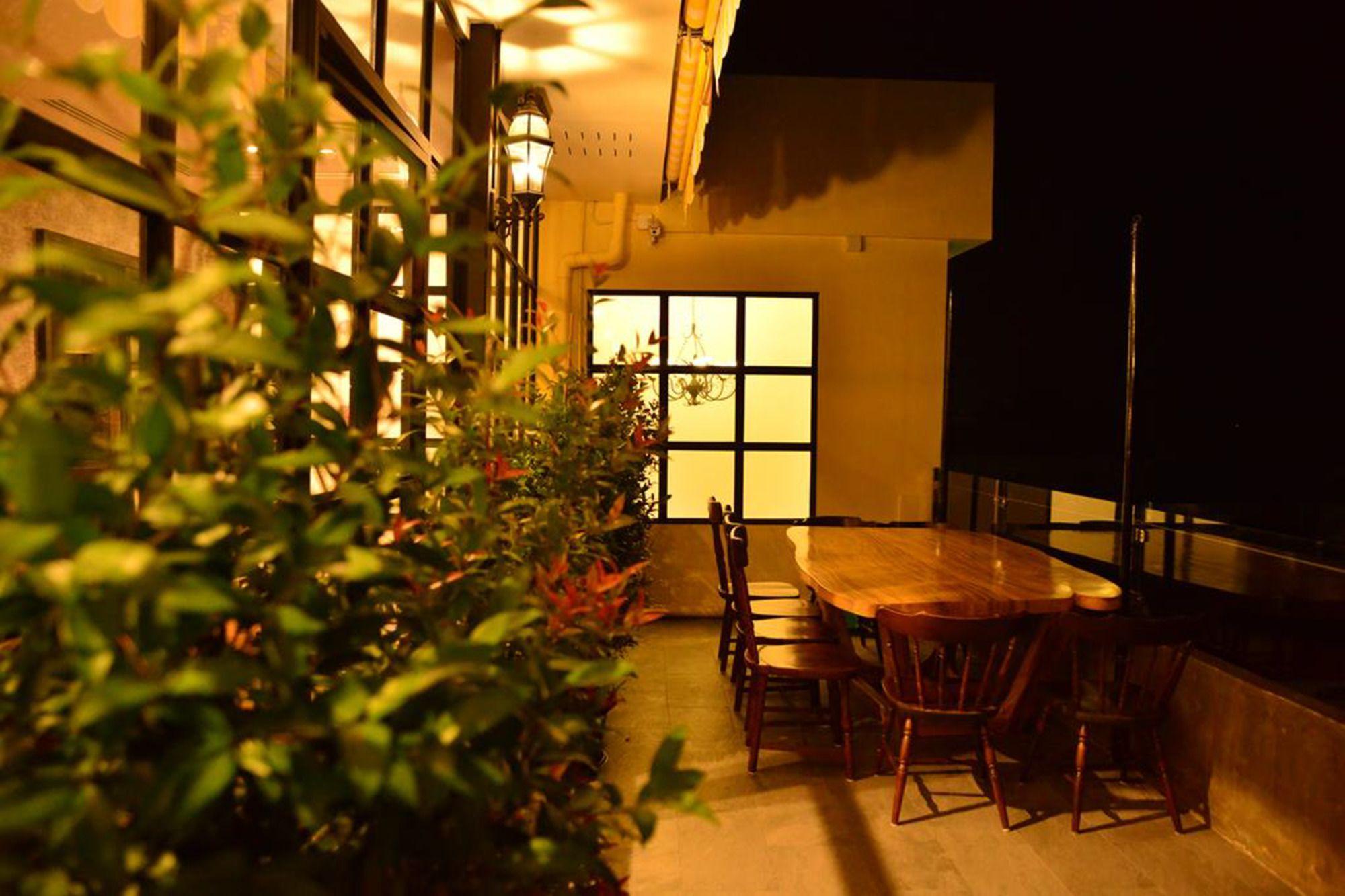 Lertnimit Boutique Hotel HHQ Buitenkant foto