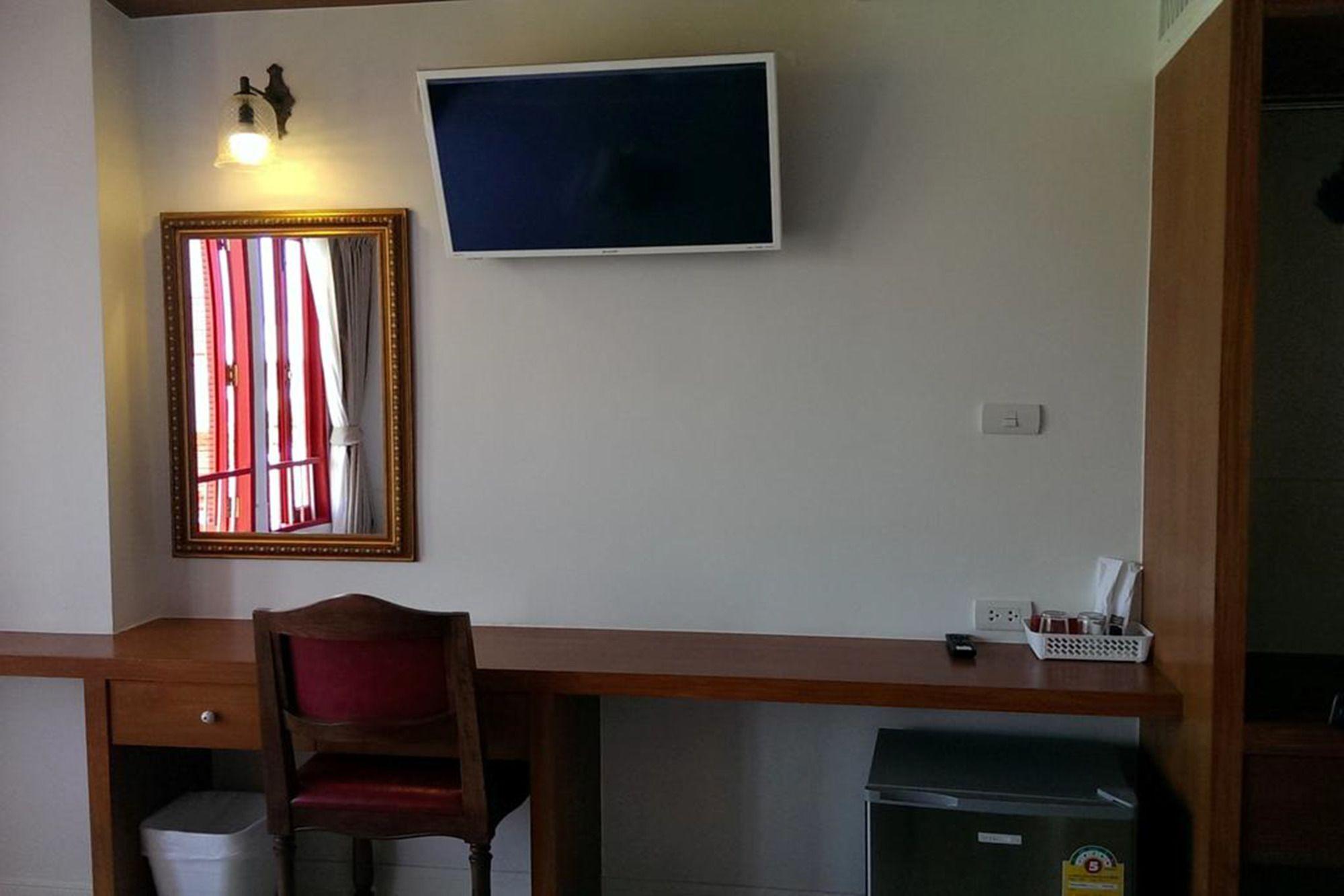 Lertnimit Boutique Hotel HHQ Buitenkant foto