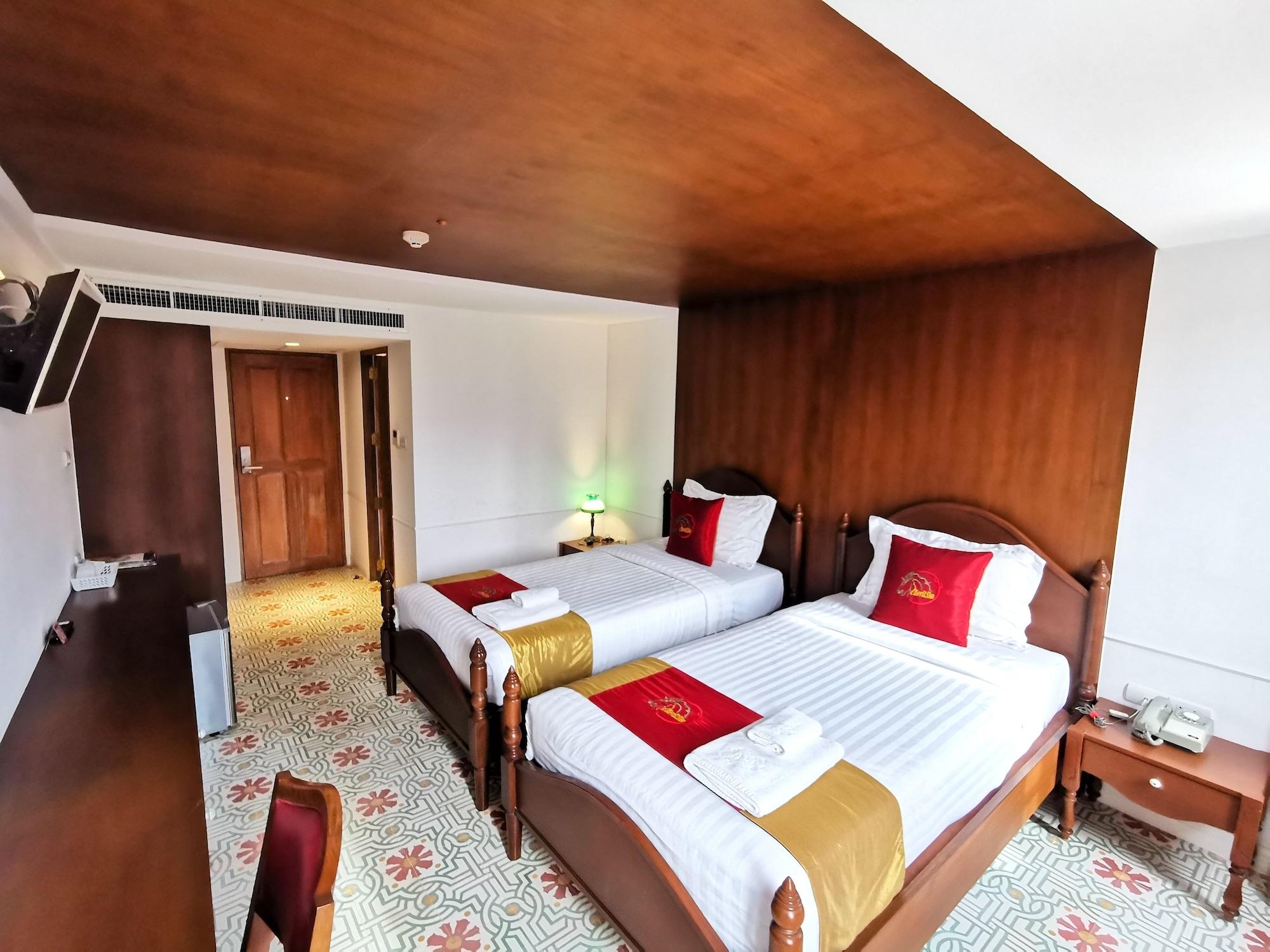 Lertnimit Boutique Hotel HHQ Buitenkant foto
