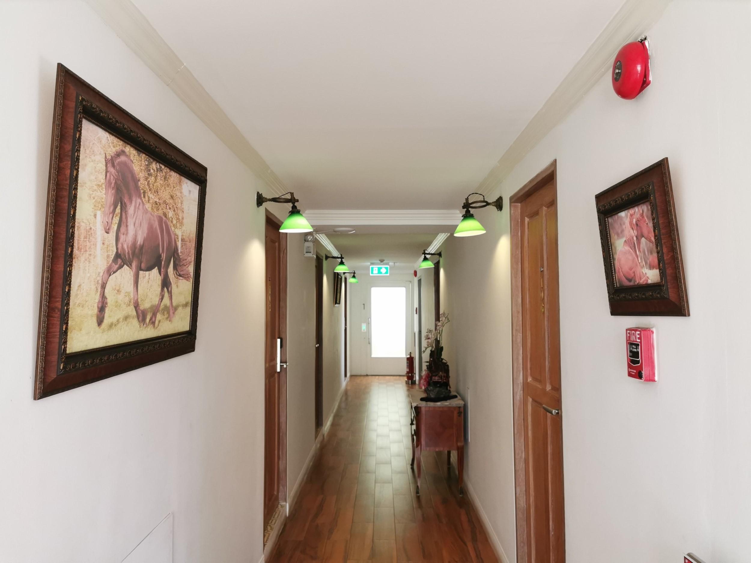 Lertnimit Boutique Hotel HHQ Buitenkant foto