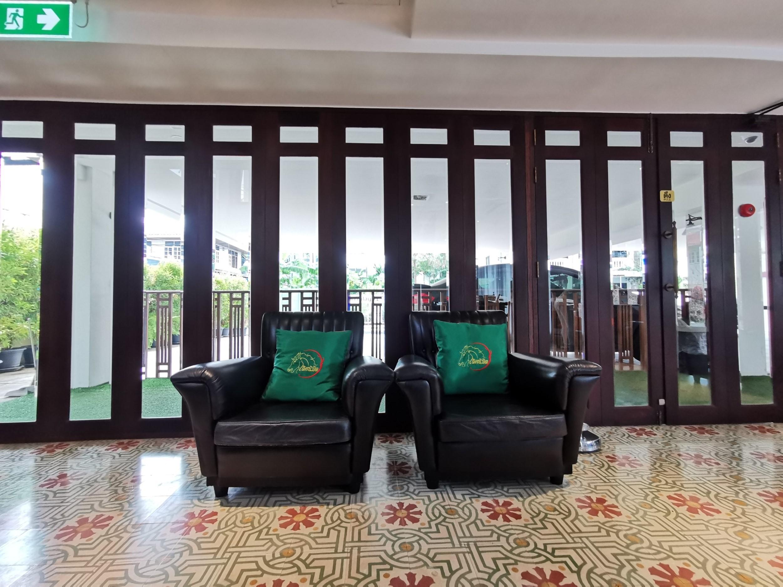 Lertnimit Boutique Hotel HHQ Buitenkant foto