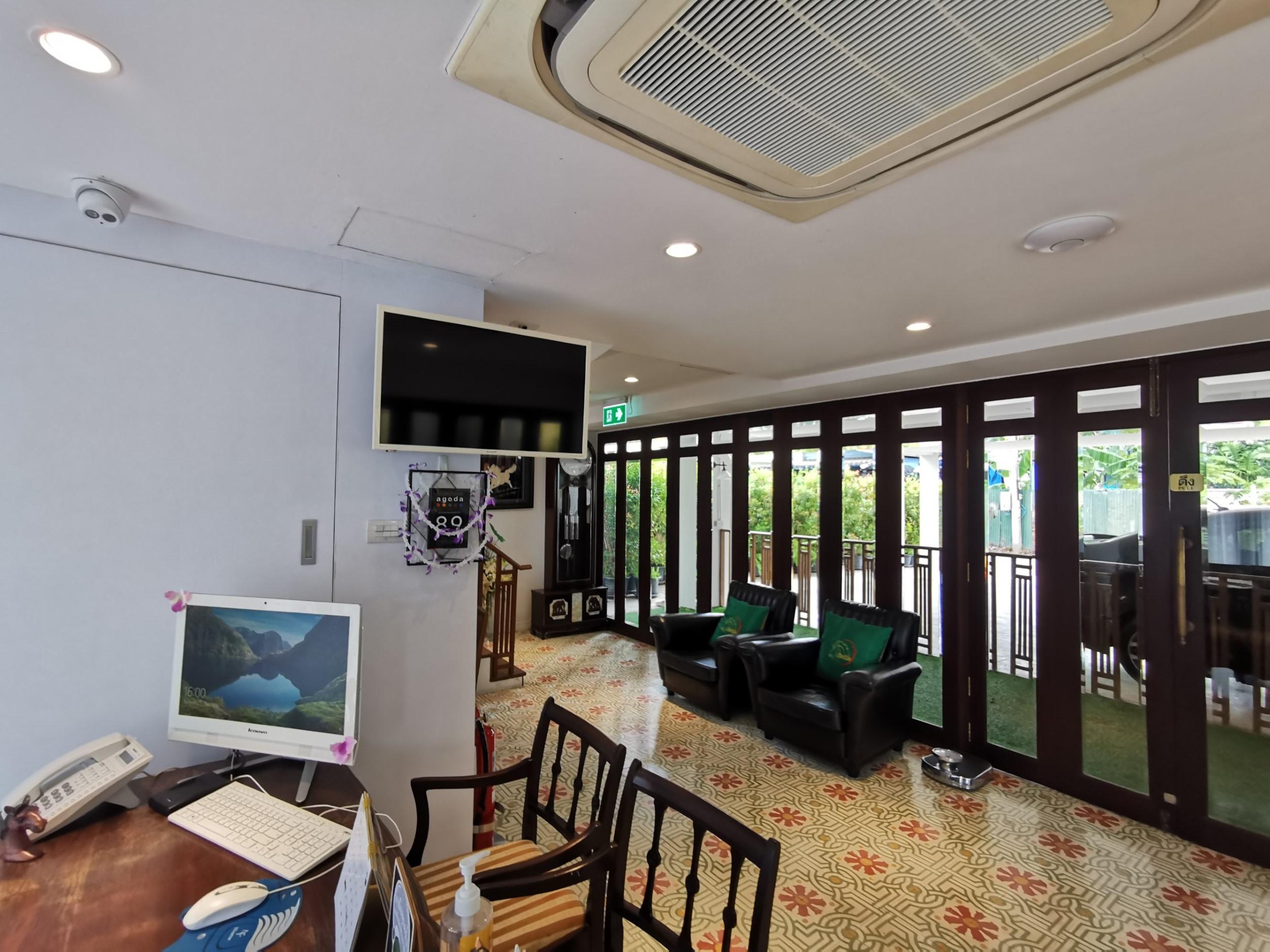 Lertnimit Boutique Hotel HHQ Buitenkant foto